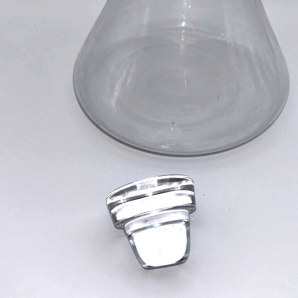 NEW Viski Liquor Wine Decanter with chrome band glass stopper holds 60 oz - Picture 5 of 7